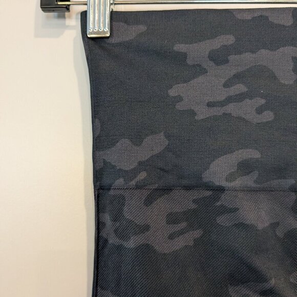 Spanx "Look At Me Now" Double Layer Leggings Size Small Camo High Waistband - Picture 4 of 11